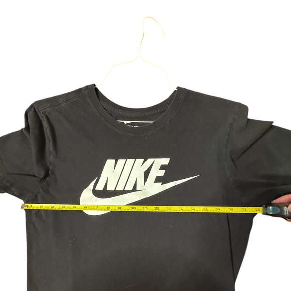 Nike Women's Black and White Tshirt size M - Picture 7 of 7
